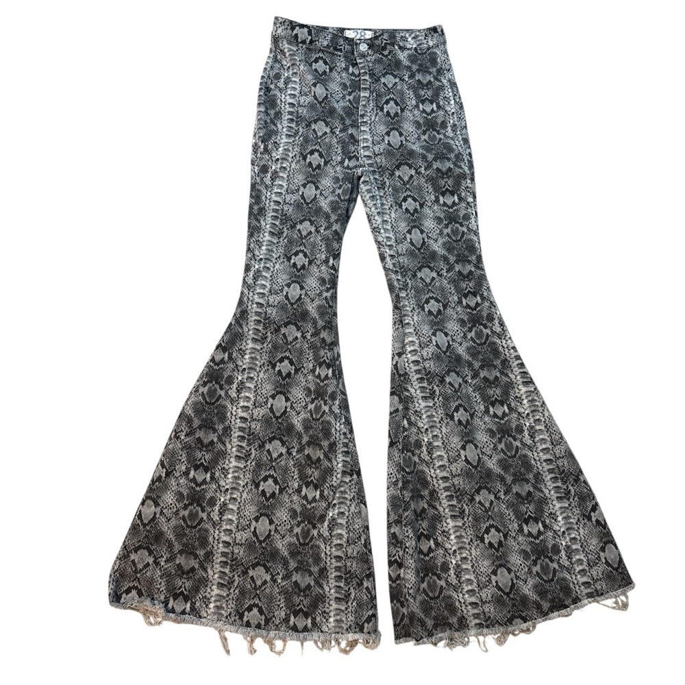 We The Free Just Float On High Rise Flare Jeans Snake Print Sz 28 Like New - Picture 5 of 10